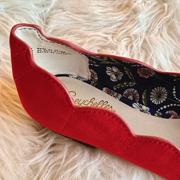 Seychelles • Scallop-Edge Red Suede Island Flat 6 - Picture 5 of 8